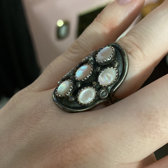 Pink pearl southwestern shield ring size 5.5 - Picture 2 of 2